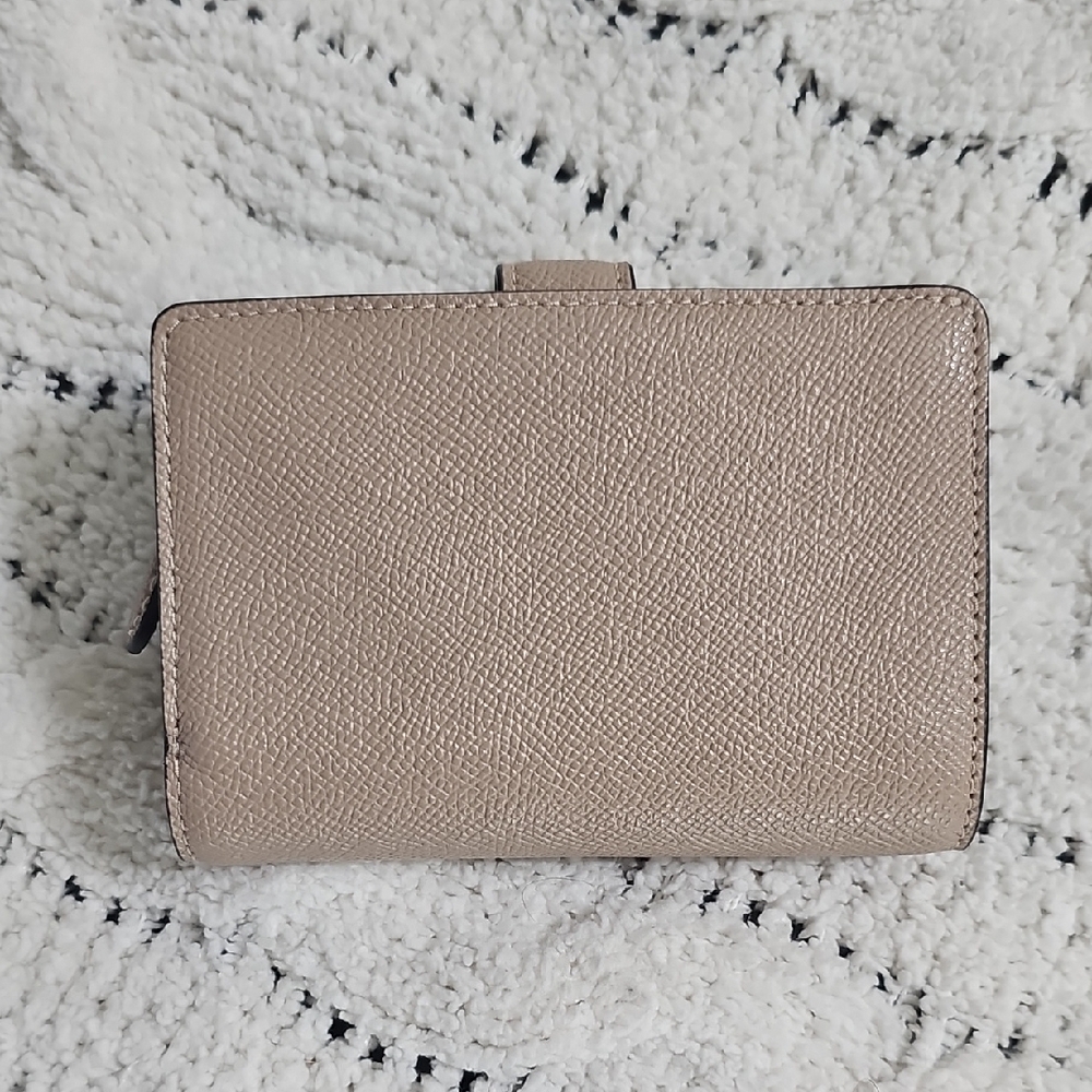 Coach Beige Leather Compact Wallet with Gold Logo - Picture 9 of 9